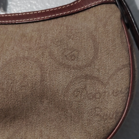 Dooney & Bourke Purse Heart Logo - Picture 9 of 16